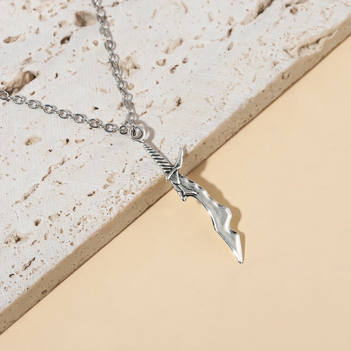 Anime Solo and Leveling Necklace Short Blade Pendant Necklace Sung Jin-Woo Yoo Jin-Ho Necklace Jewelry Cosplay Props Gifts