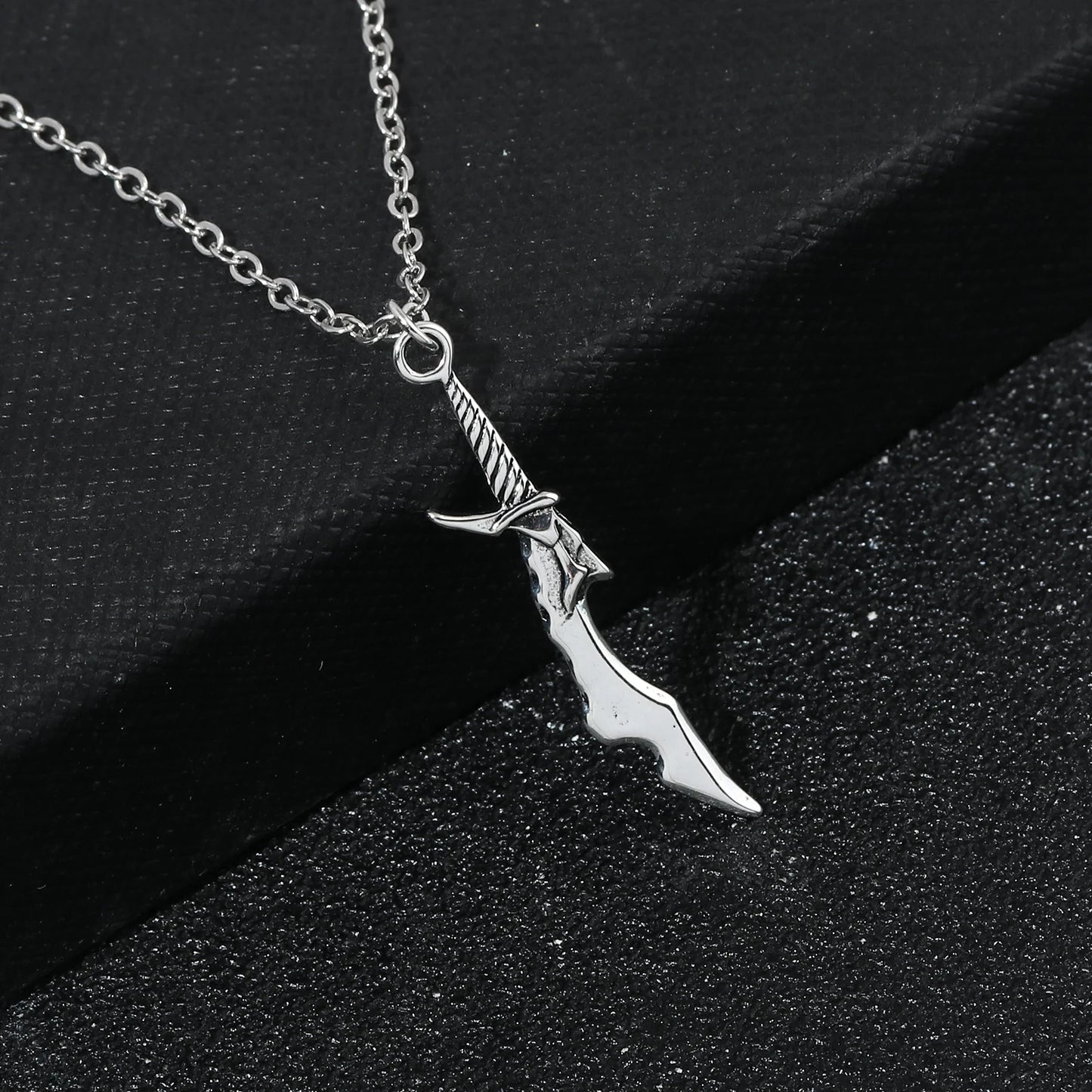 Anime Solo and Leveling Necklace Short Blade Pendant Necklace Sung Jin-Woo Yoo Jin-Ho Necklace Jewelry Cosplay Props Gifts