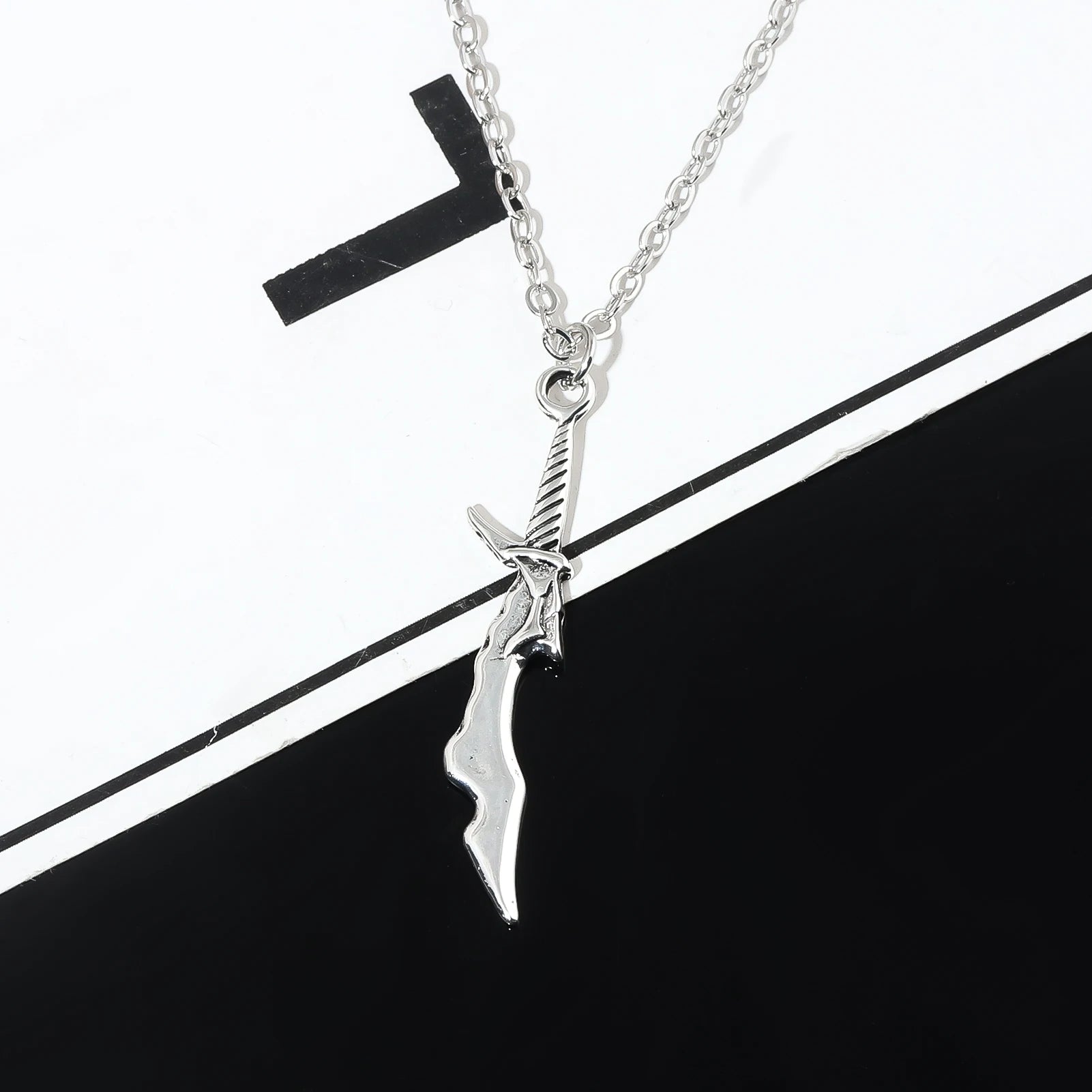 Anime Solo and Leveling Necklace Short Blade Pendant Necklace Sung Jin-Woo Yoo Jin-Ho Necklace Jewelry Cosplay Props Gifts